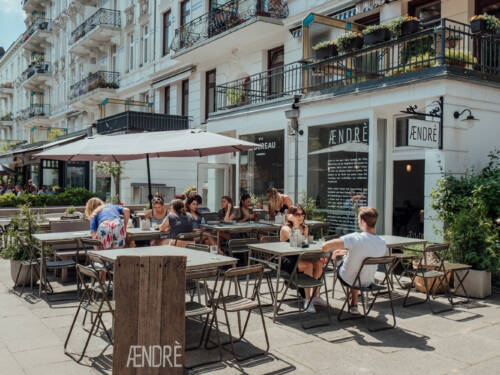 Bei gutem Wetter können gesunde Leckereien auf der Terrasse genossen werden / ©Ændrè