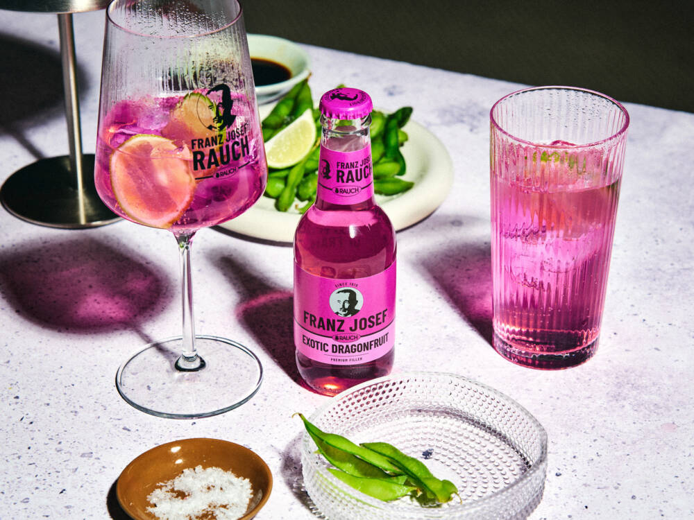 Beim Testsieger-Food-Festival bringt Getränkepartner Rauch erfrischende Drinks in die Fischauktionshalle. Darunter der Dragoncello Spritz / ©RAUCH Fruchtsäfte Deutschland