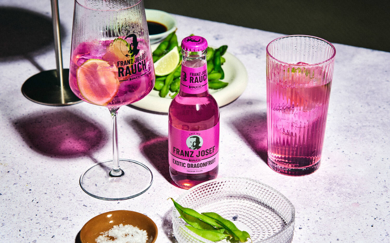 Beim Testsieger-Food-Festival bringt Getränkepartner Rauch erfrischende Drinks in die Fischauktionshalle. Darunter der Dragoncello Spritz / ©RAUCH Fruchtsäfte Deutschland