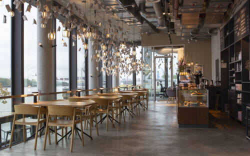 Das Foodlab-Café greift den modernen Vibe der HafenCity auf / ©Foodlab