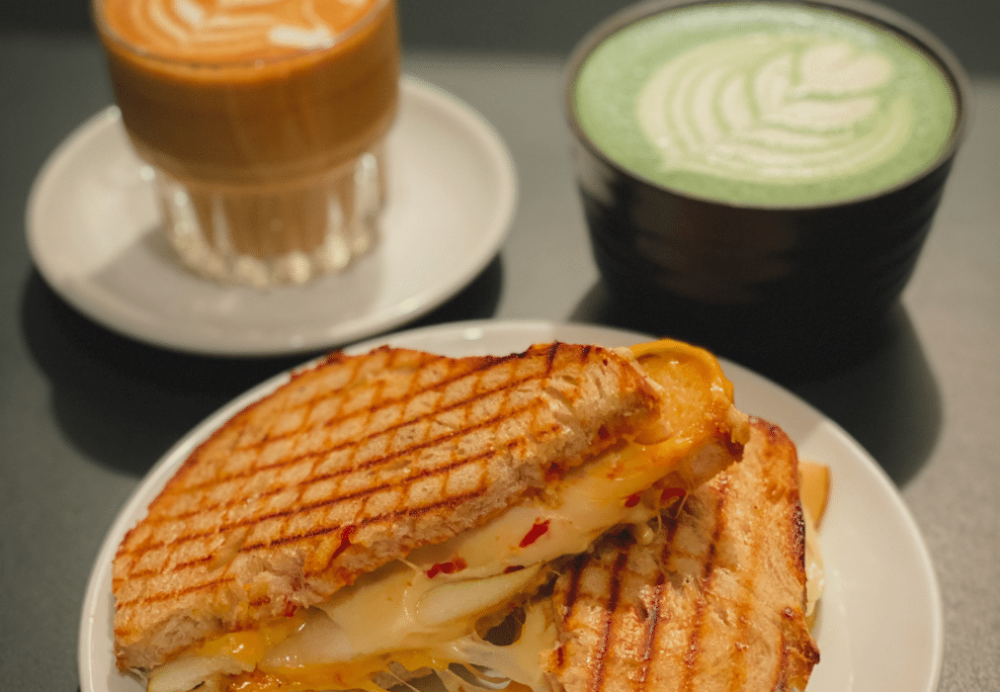 Das Grilled Cheese-Sandwich im Lowinsky’s macht Lust auf mehr / ©Noemi Smethurst