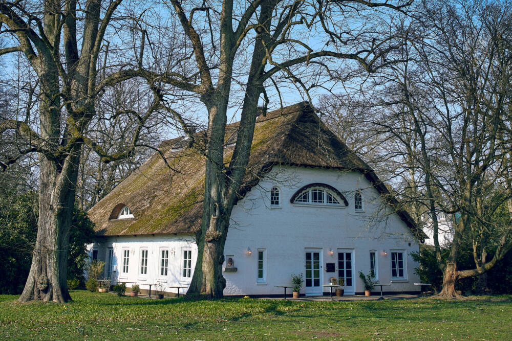 Das Witthüs empfängt Gäste im alten Bauernhaus mitten im Grünen / ©Marc Sill