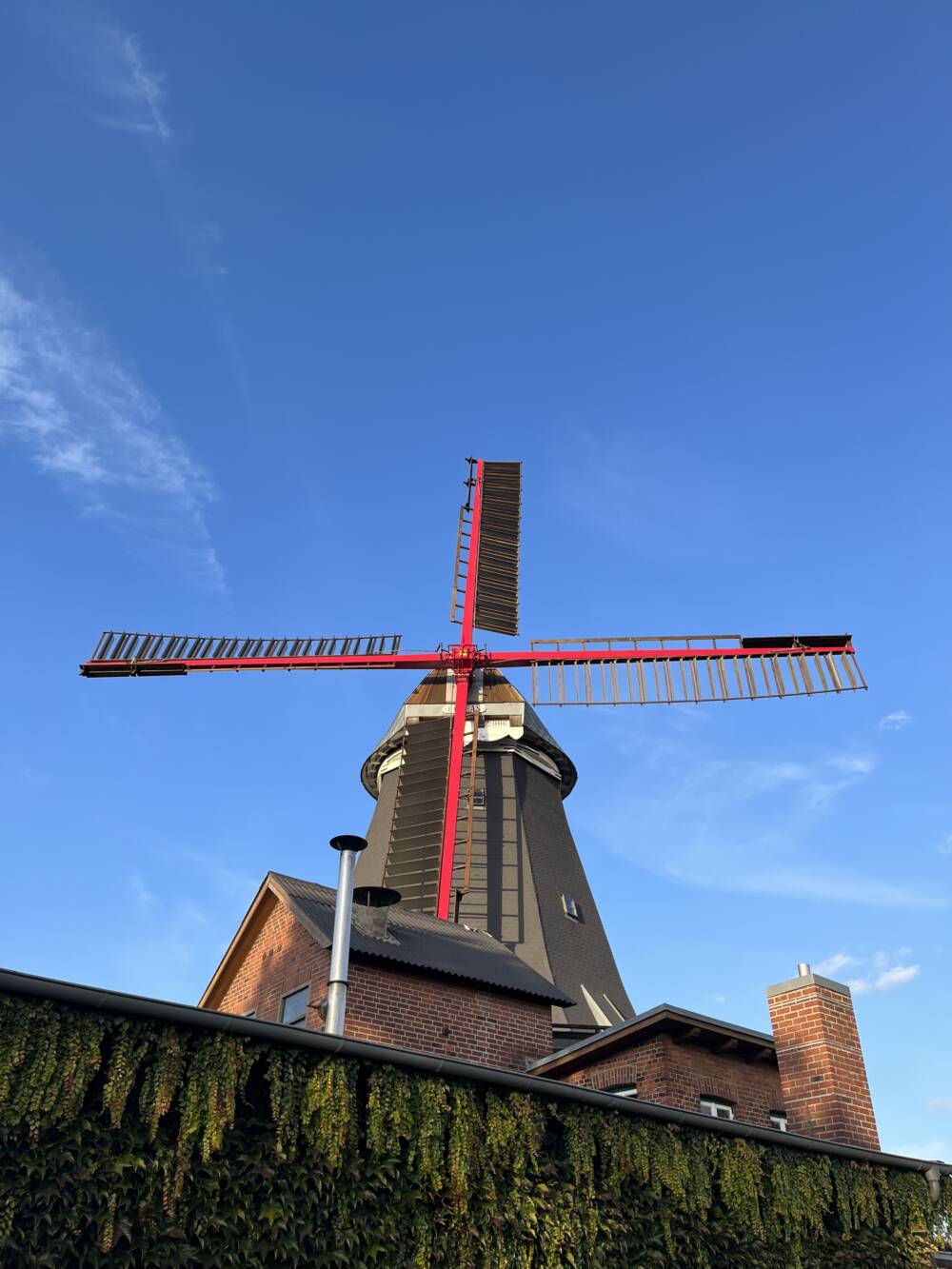 Die Riepenburger Mühle weist den Weg zum Café Molina in Kirchwerder / ©Café Molina
