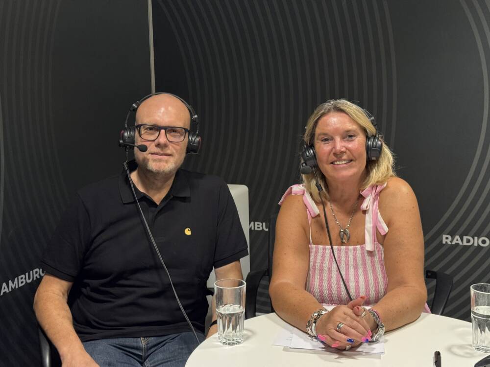 Elbgold-Gründer Thomas Kliefoth spricht mit Tanya kumst über Kaffeekultur und -trends / ©Luna Layvinya Kumst 