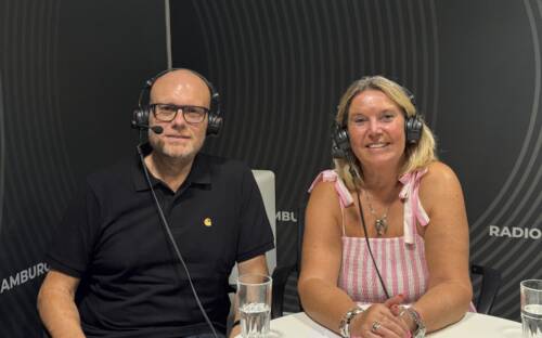 Elbgold-Gründer Thomas Kliefoth spricht mit Tanya kumst über Kaffeekultur und -trends / ©Luna Layvinya Kumst 