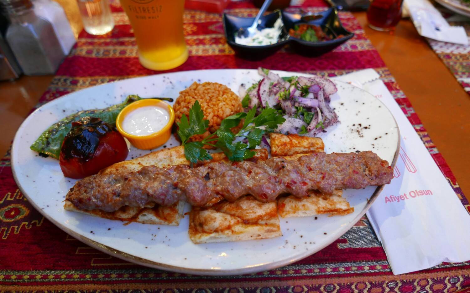 Fleischgenuss beim Großhändler: Meat Celik / ©Unsplash/Vitaly Mazur