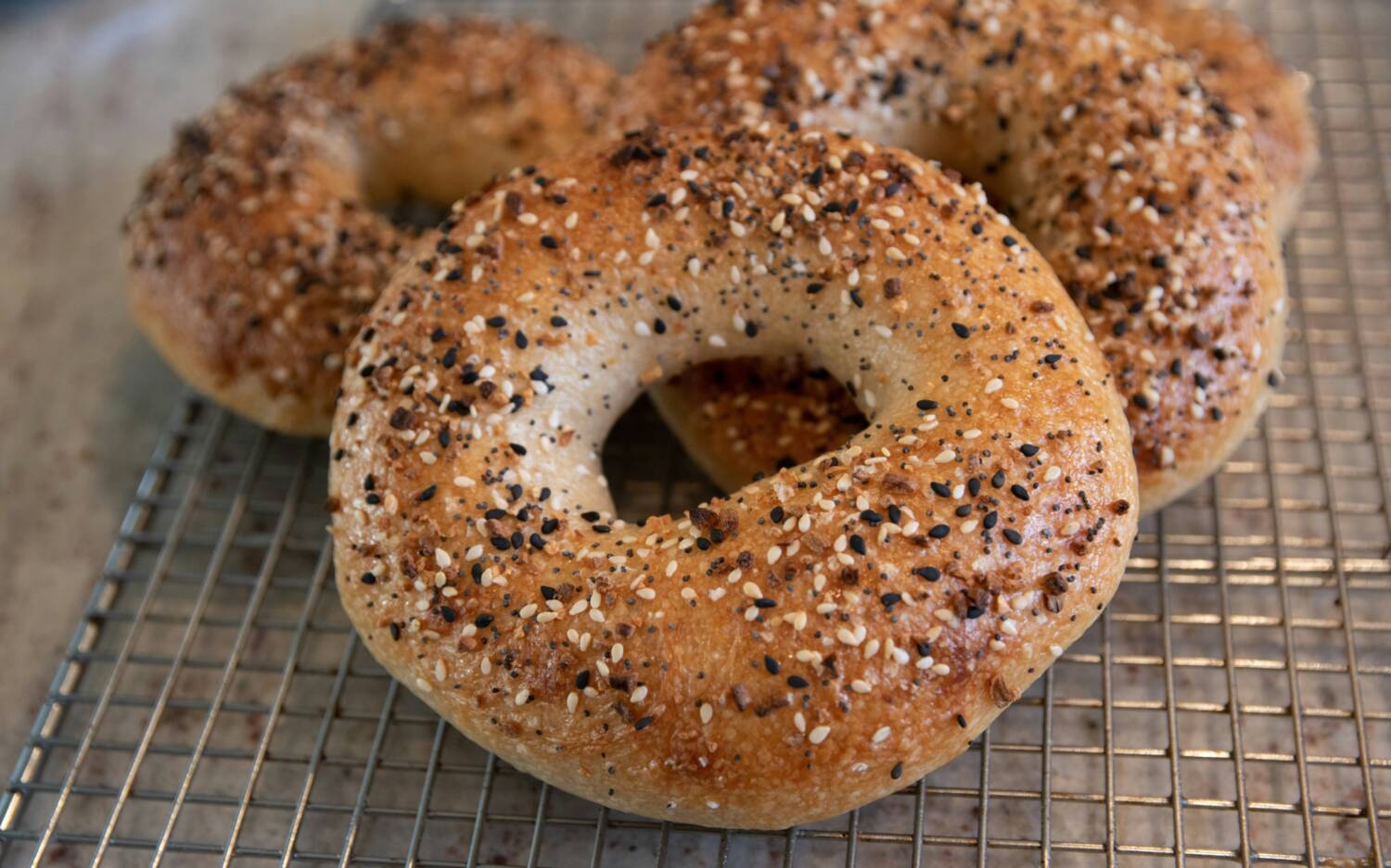 Frühstückbuffet mit Bagel-Station: Pressroom im Hood House / ©Unsplash/Ryan DaRin