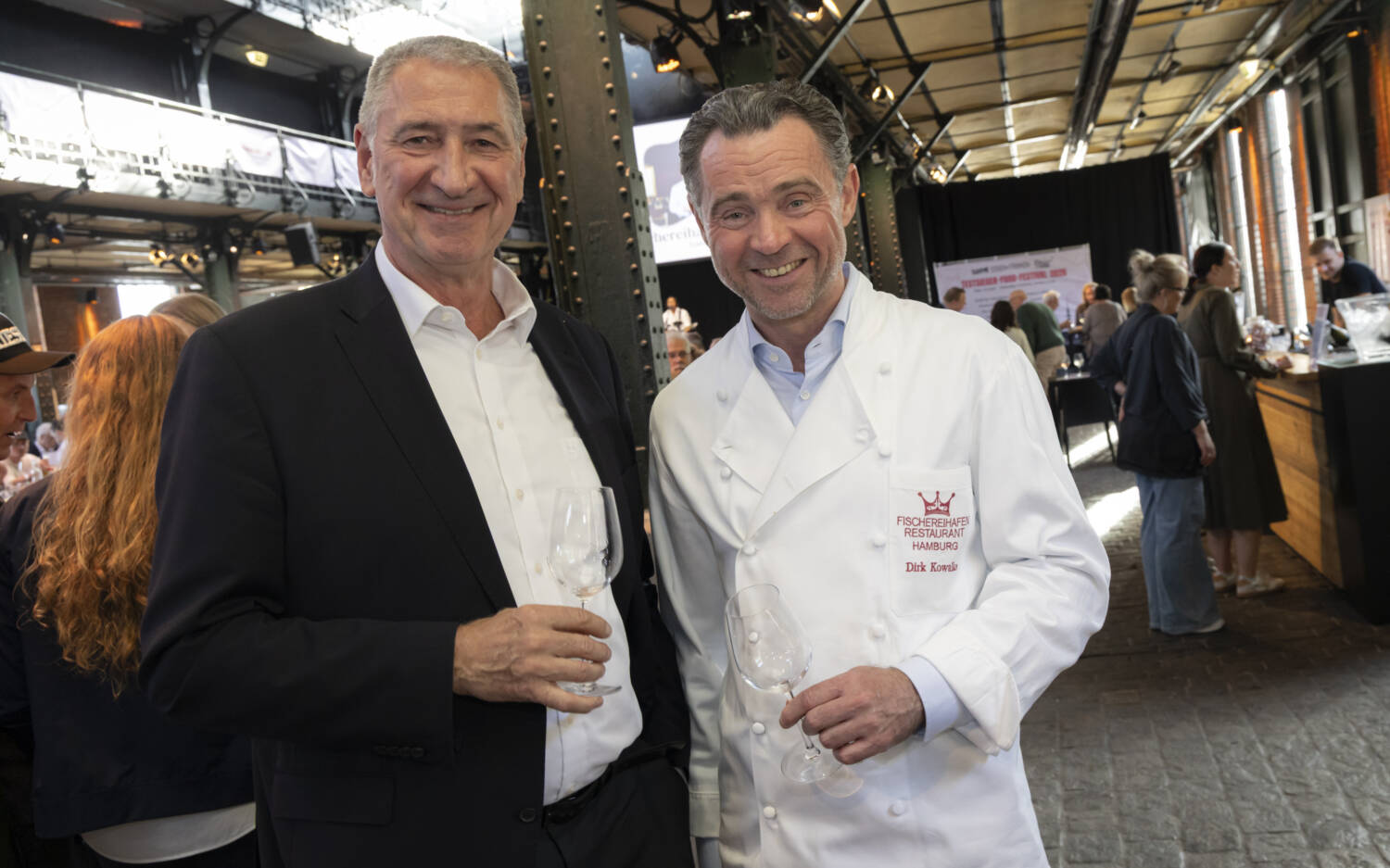 Hausherr Jens Stacklies und Gastronom Dirk Kowalke feiern beim Testsieger-Food-Festival mit / ©Jan-Rasmus Lippels 