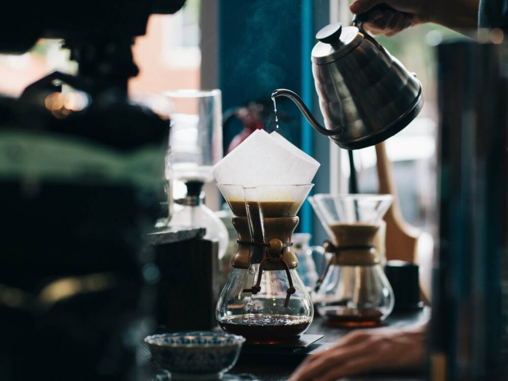 Hier findest du einen Platz für eine Pause nach einem ausgedehnten Spaziergang: Café Schöne Aussichten in der Neustadt / ©Unsplash/Karl Fredrickson