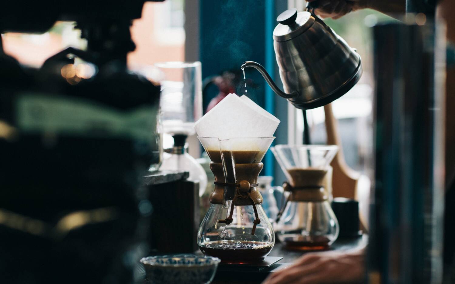 Hier findest du einen Platz für eine Pause nach einem ausgedehnten Spaziergang: Café Schöne Aussichten in der Neustadt / ©Unsplash/Karl Fredrickson