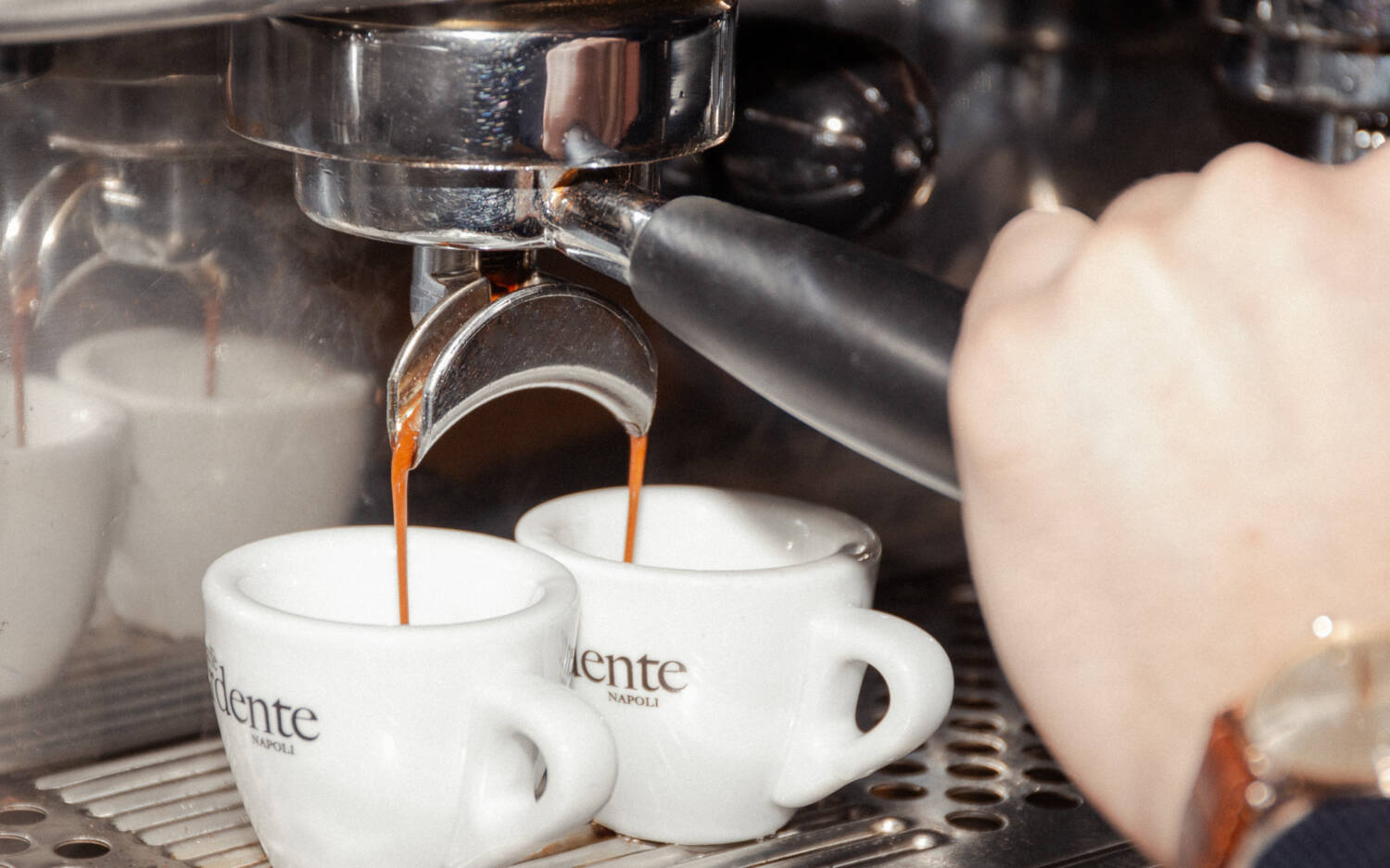 Im Eppendorfer Café wird italienisches Gebäck und Caffè Ardente serviert / ©Kris Maisano