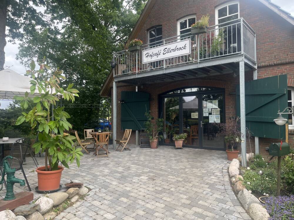 Im Hofcafé Ellerbrook warten täglich zahlreiche Kuchen und Torten / ©Alice von der Laden