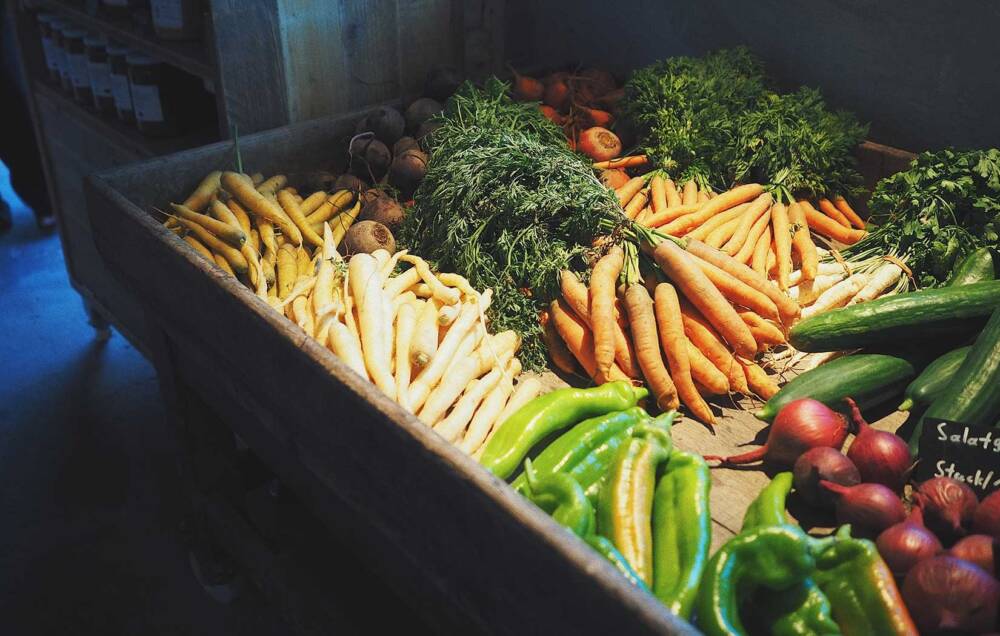In der ehemalige Lagerhalle hat Hobenköök ein Restaurant und Marktstände mit Fokus auf lokale Produkte /©Hobenköök