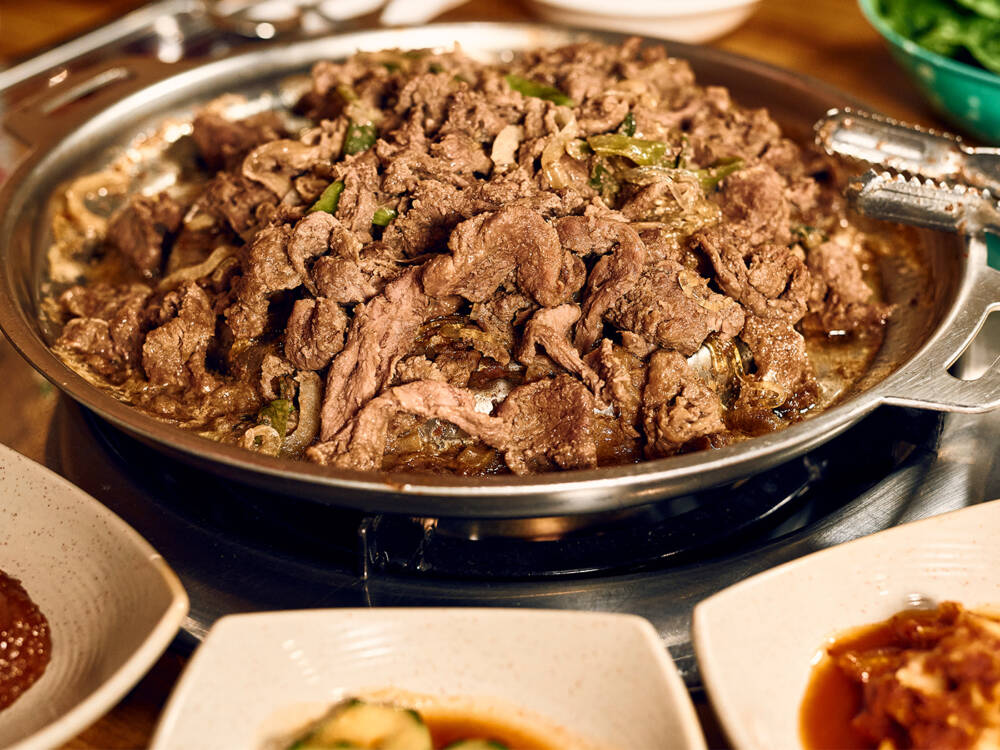 Korean BBQ gibt es auch in Hamburg: Das Essen wird dabei auf einem Tischgrill zubereitet / ©Marc Sill