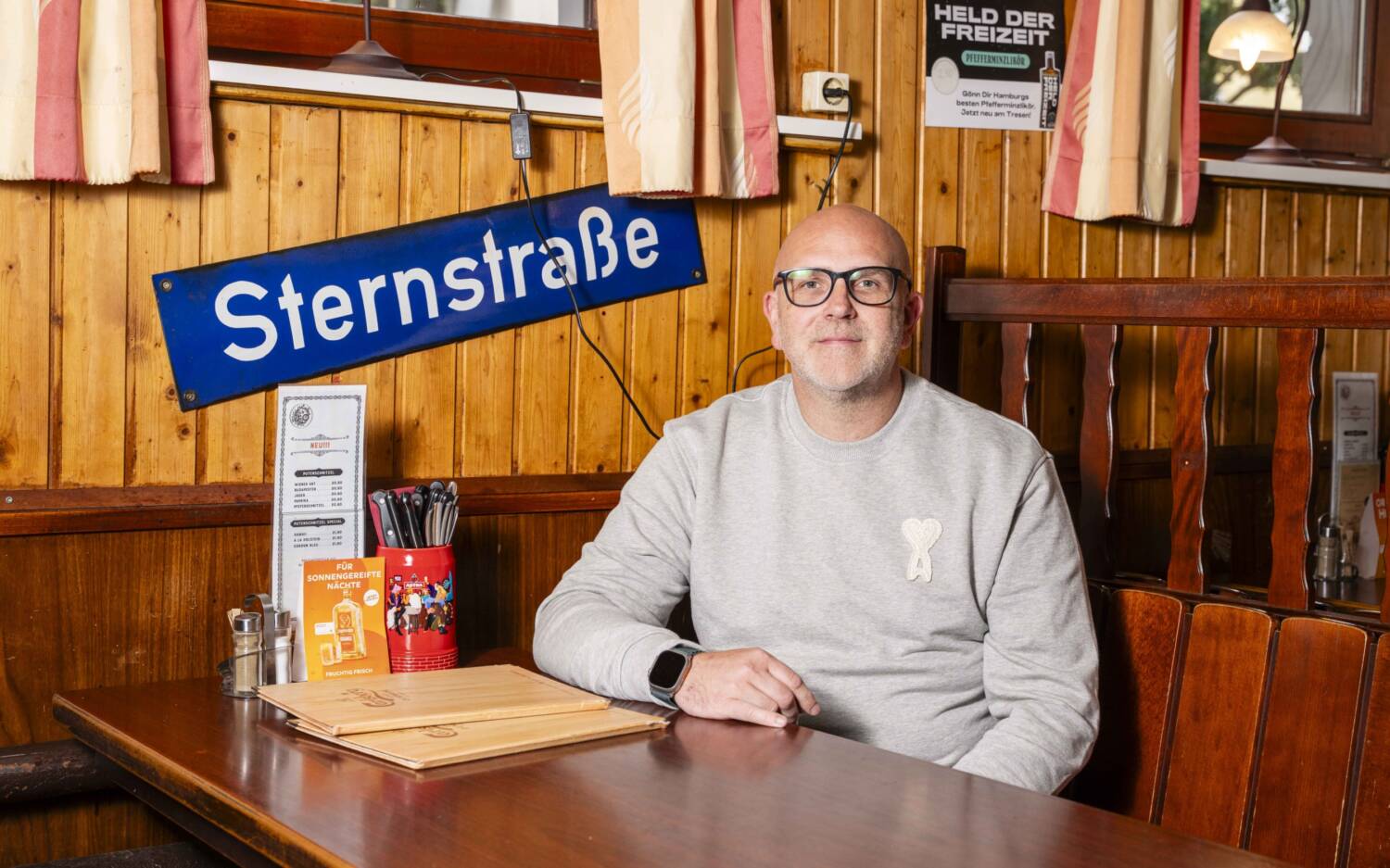 Marco Rütjes ist Gastgeber bei Erikas Eck / ©Szene Studios