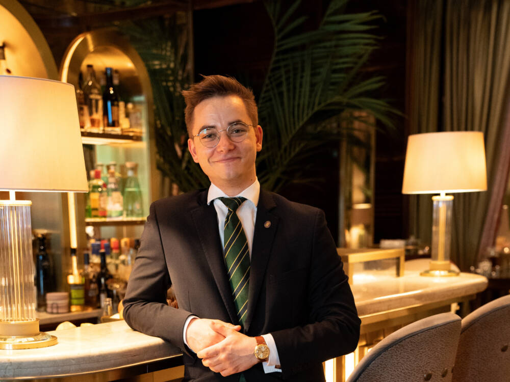 Mirco Liesk ist Sommelier im Grill des Hotel Vier Jahreszeiten / ©Hotel Vier Jahreszeiten