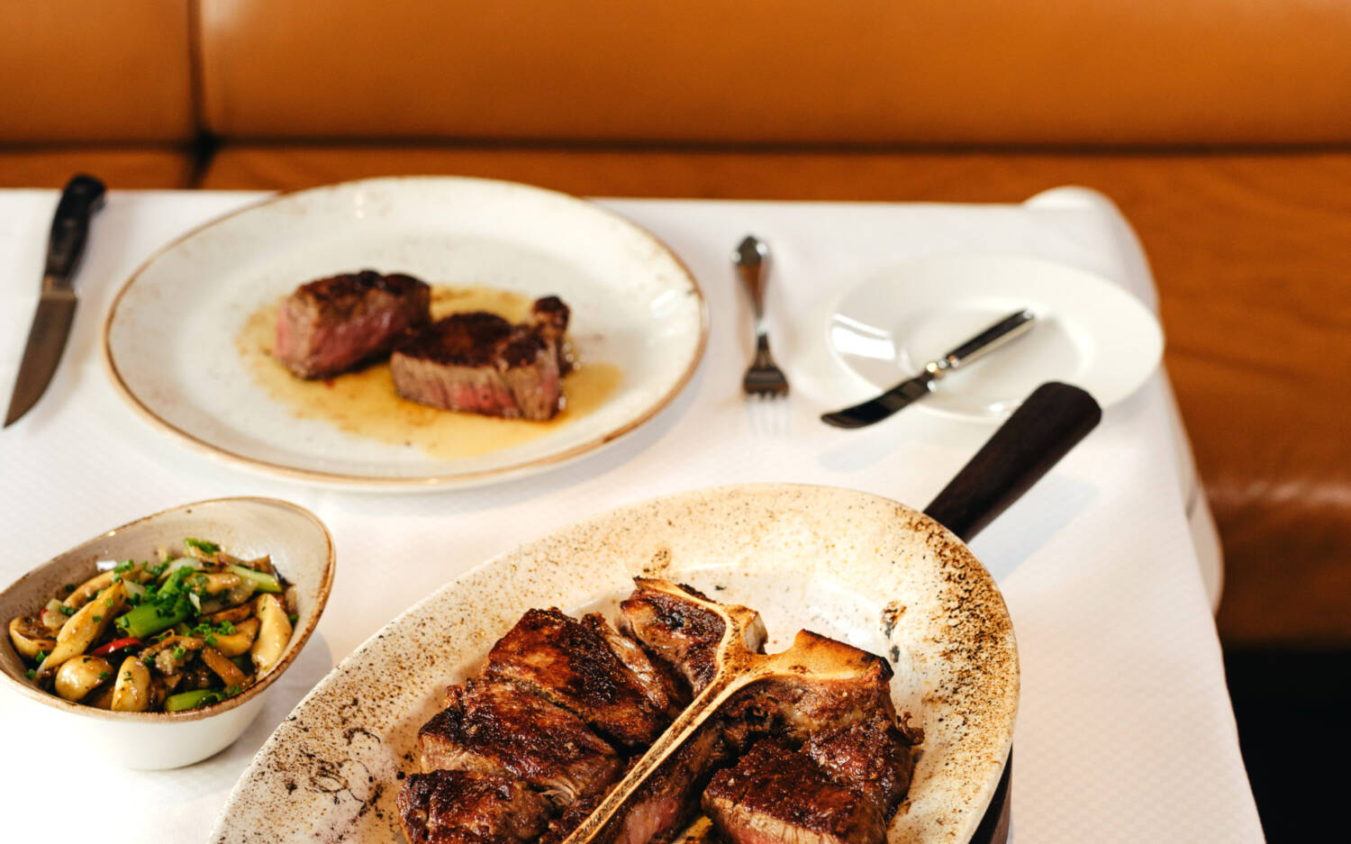 Personalize your Steak: Im Theo’s sucht man sich Fleisch, Gewicht und gewünschten Gargrad individuell aus / ©Julia Schumacher
