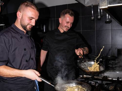 Stark am Herd und im Betrieb: Mit der Dehoga Hamburg haben Hamburger Gastronomen einen starken Partner an der Seite / ©Szene Studios