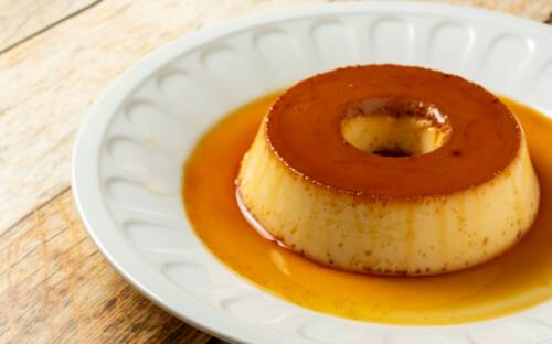 Süß, vollmundig und zergeht auf der Zunge: das traditionell portugiesische Dessert Pudim Flan /© Felippe Lopes/Unsplash