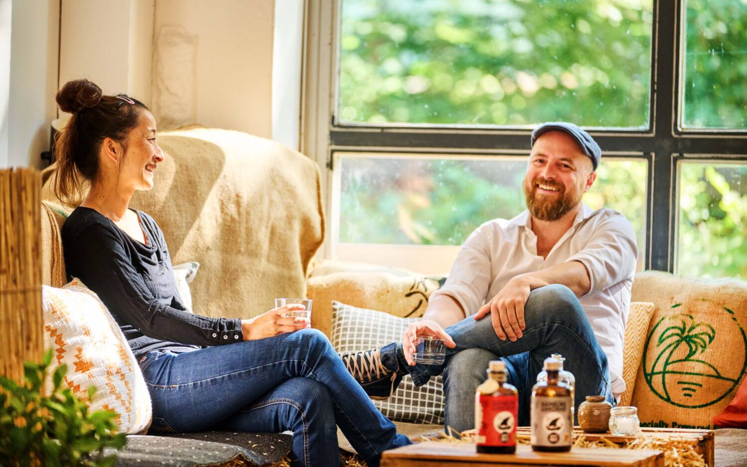 Yuka Suzuki und Hauke Günther von Hamburg-Zanzibar veredeln die Longdrinks beim Testsieger-Food-Festival / ©Frank Löschke