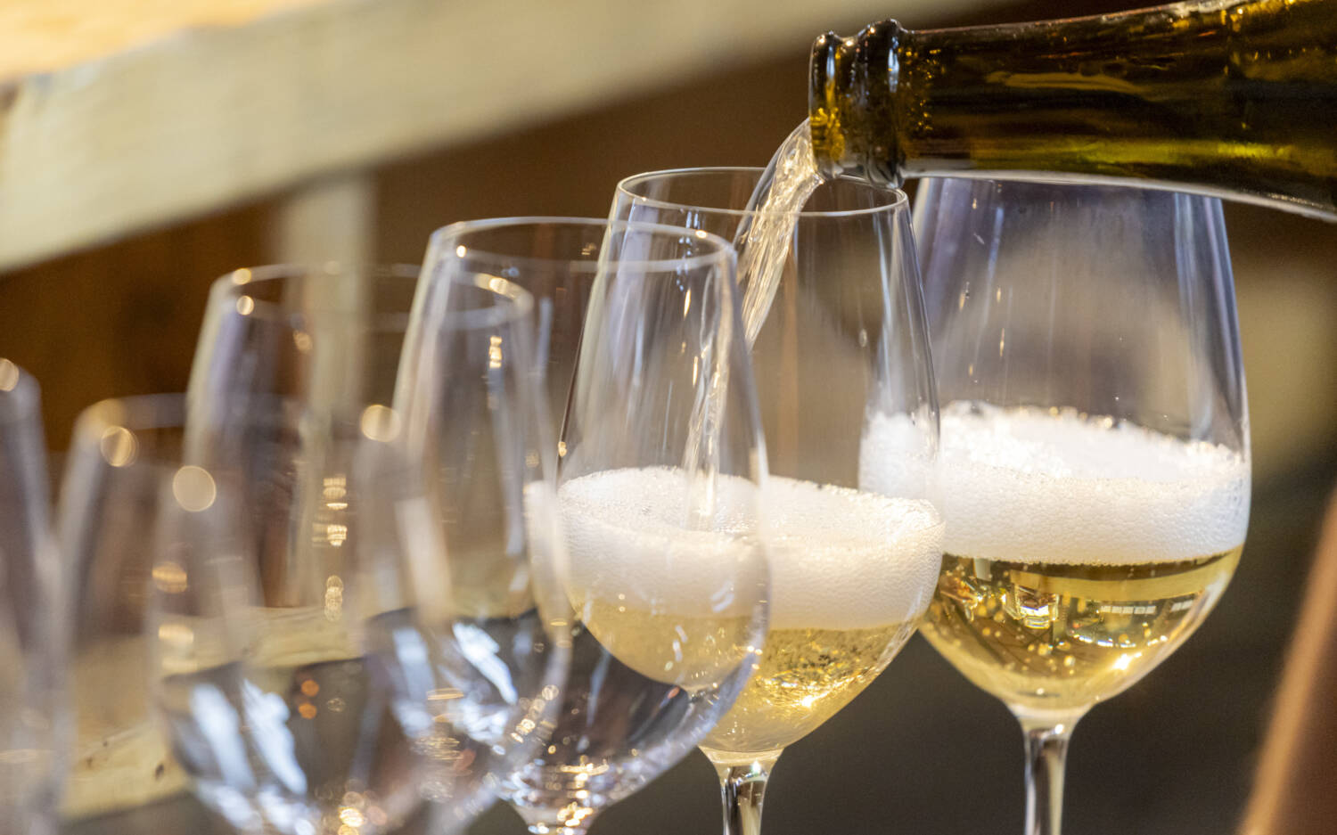 Zum Anstoßen lieferte der Weinhandel Vineyard allerlei köstliche Tropfen / ©Jan-Rasmus Lippels