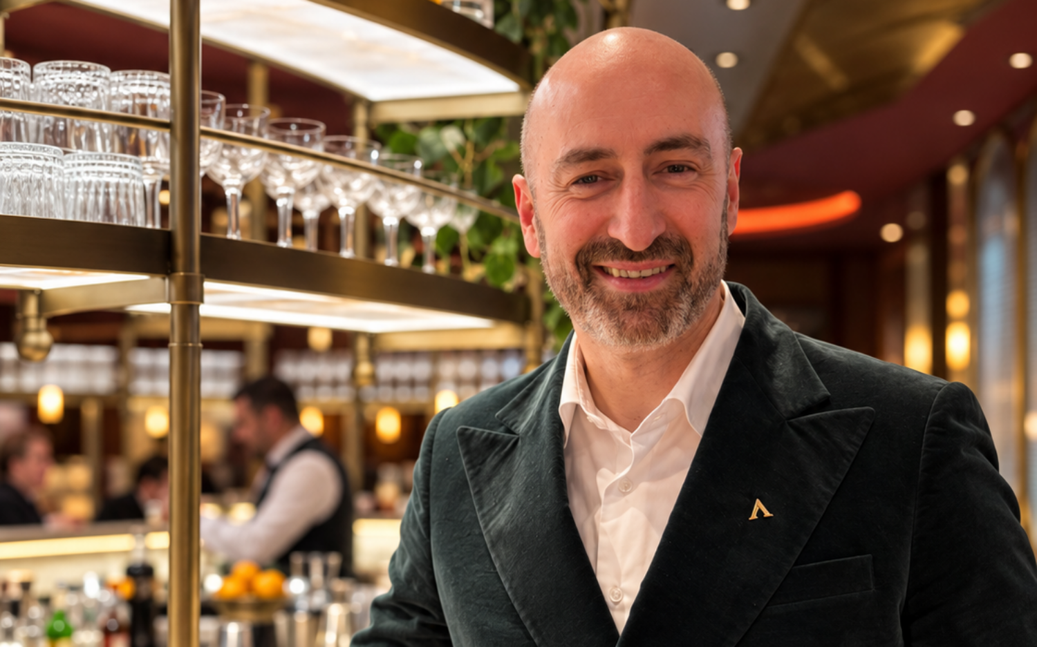 Alberto Fernando Costa kehrt als neuer Bar Manager zurück ins Levantehaus: in der Greta Oto Bar will er eigene Akzente setzen / ©Greta Oto Hamburg