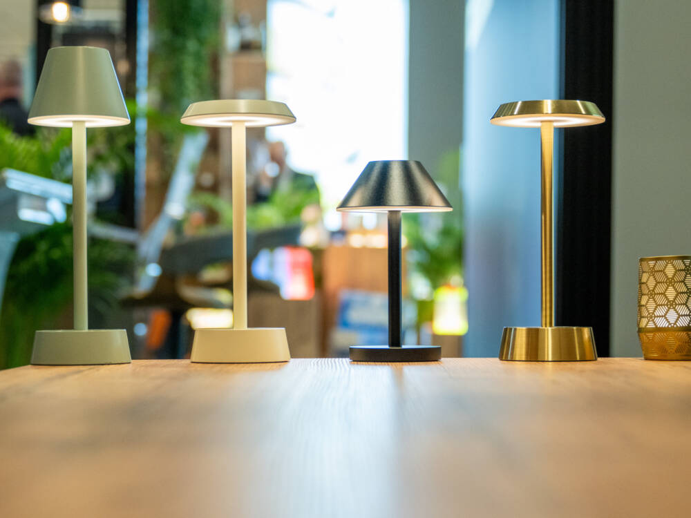 Auch mit LED-Tischlampen ist eine stimmungsvolle Beleuchtung möglich / © Bevis Nickel