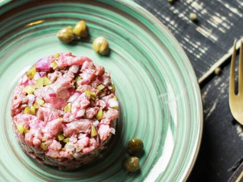 Beef-Tatar als herzhafter Auftakt in der Bullerei / ©Vladimir Gladkov/Unsplash