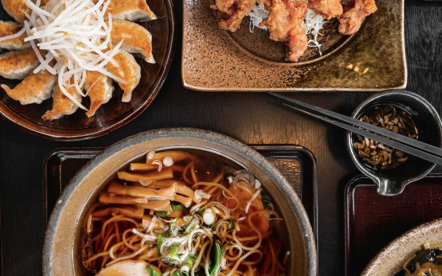 Bei dem Streetfood Festival gibt es allerlei japanische Köstlichkeiten / ©Unsplash/Paulo Doi