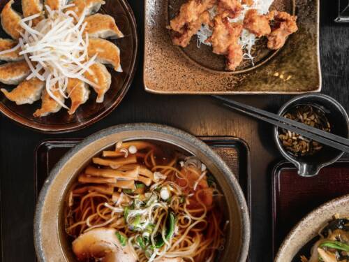 Bei dem Streetfood Festival gibt es allerlei japanische Köstlichkeiten / ©Unsplash/Paulo Doi