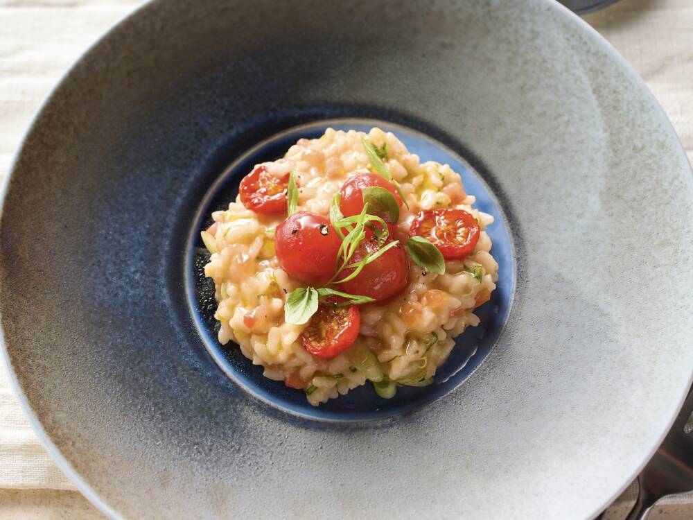 Das Tomatenrisotto besticht durch den Umami-Geschmack / © Jan-Peter Westermann für ZS/Edel Verlagsgruppe