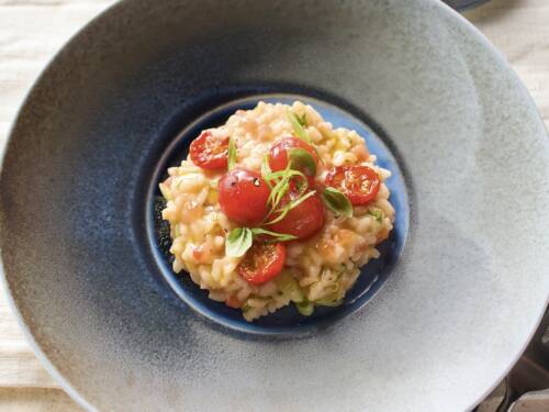 Das Tomatenrisotto besticht durch den Umami-Geschmack / © Jan-Peter Westermann für ZS/Edel Verlagsgruppe