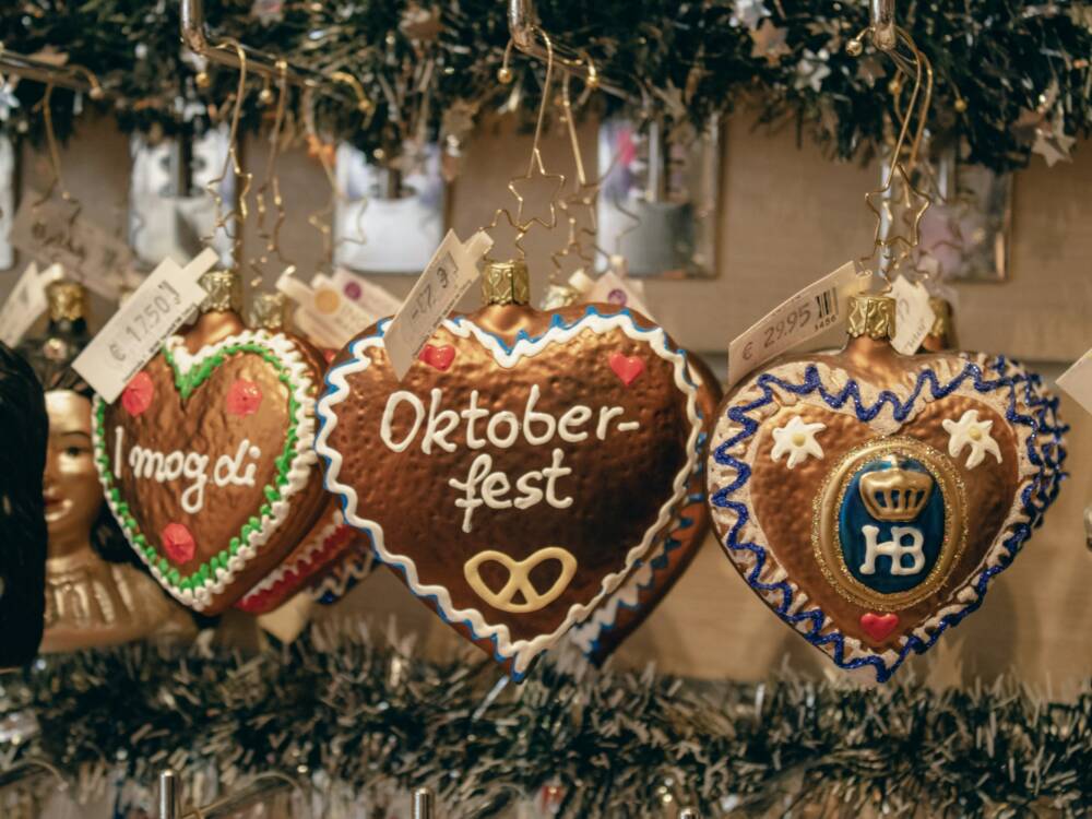 Dirndl und Lederhosen können auch in Hamburg wieder ausgepackt werden: Die Oktoberfestsaison beginnt (©unsplash/Marlene Haiberger)