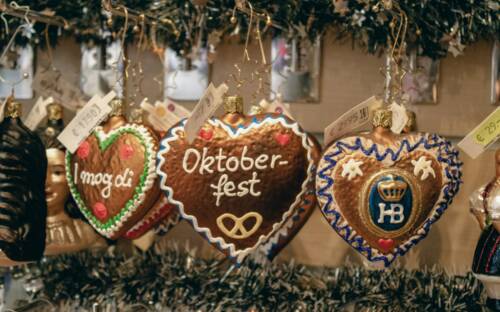 Dirndl und Lederhosen können auch in Hamburg wieder ausgepackt werden: Die Oktoberfestsaison beginnt (©unsplash/Marlene Haiberger)