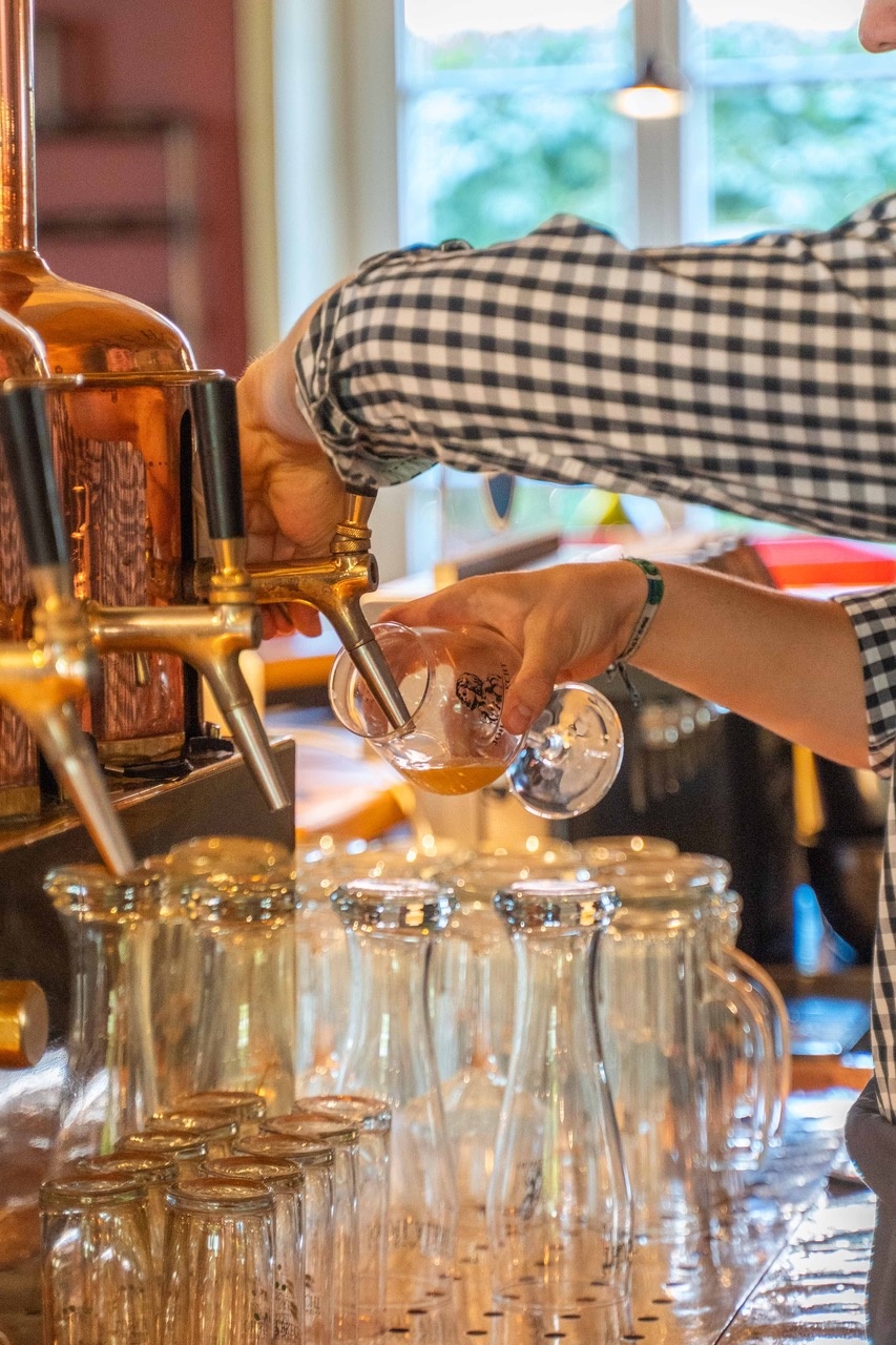 Hier kann selbstgebrautes Bier genossen werden / © Joh. Albrecht Brauhaus