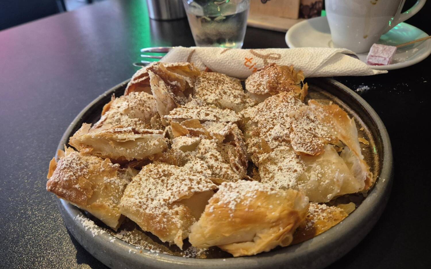 Hier gibt es süßes Bougatsa zum Frühstück sowie in Griechenland / ©Ida Bohlen