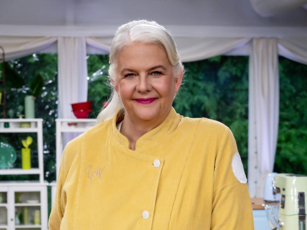 Ihr Herz schlägt seit 34 Jahren für Torten: TV-Jurorin und Konditormeisterin Bettina Schliephake-Burchardt / © Joyn/Claudius Pflug