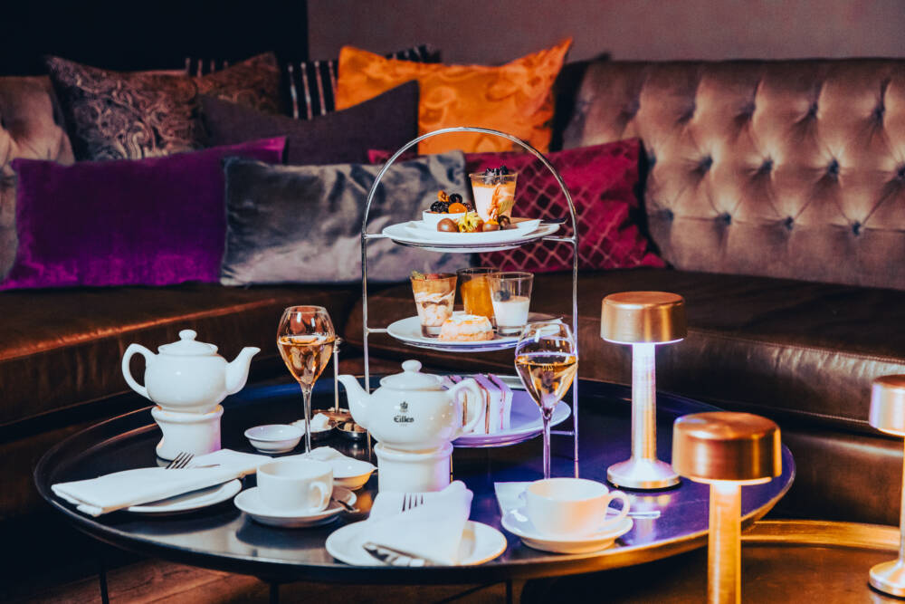 Luxuriöse Tea-Time: In der Bar DaCaio im The George Hotel gibt es auf Wunsch ein Glas Champagner dazu /©The George Hotel