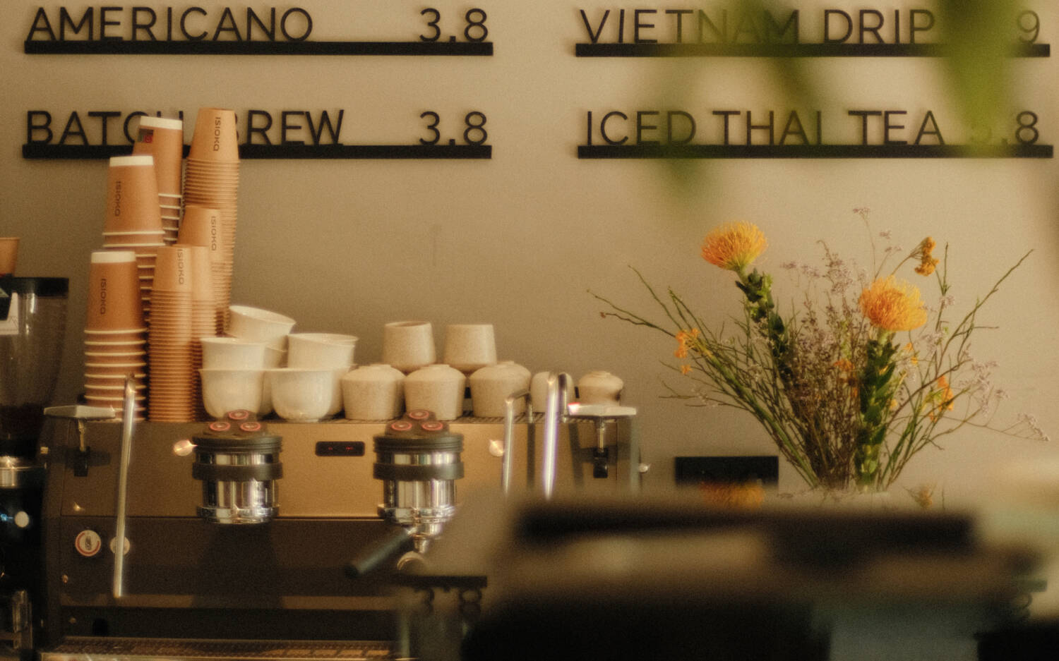 Modern und gemütlich: So präsentiert sich das Isioka Coffee in Winterhude / ©betterthanone