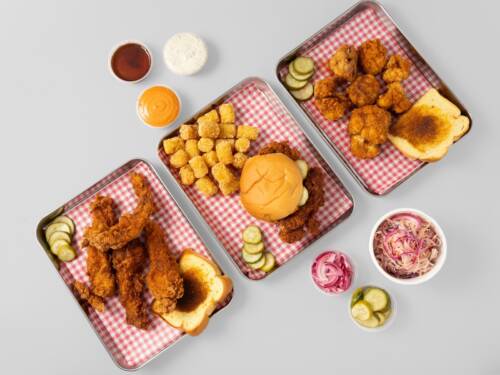 Nashville Hot Chicken: Hot Albert serviert zum Start seine beliebten Sandwiches und Tender über den Fensterverkauf. /©Hot Albert 