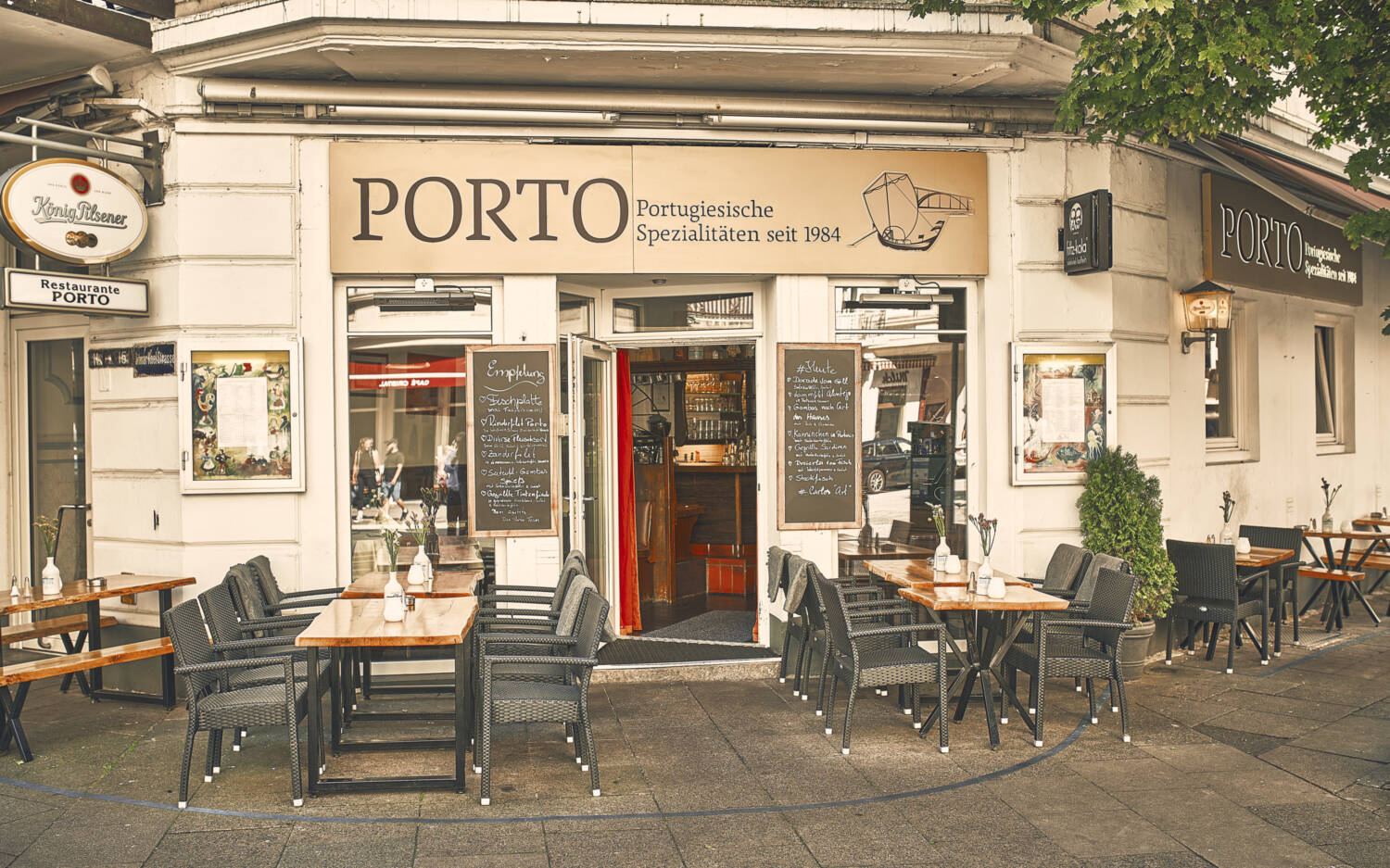 Seit über vierzig Jahren begeistert das Eckrestaurant im trubeligen Portugiesenviertel mit traditioneller Küche / ©Marc Sill