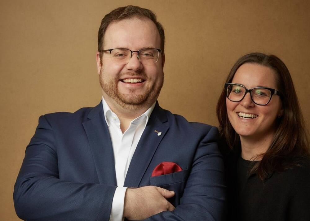 Sommelier Maximilian Wilm und Kinfelts-Inhaberin Jana Kinfelt – ein eingespieltes Team / ©Kinfelts