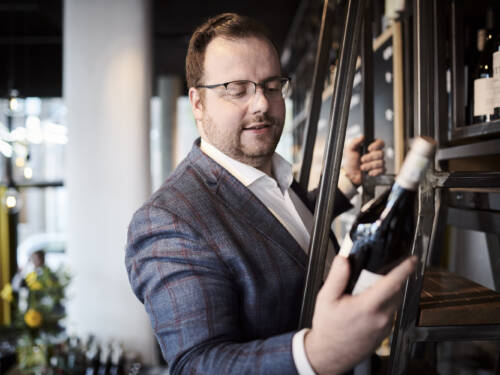 Sommelier Maximilian Wilm wird künftig an anderer Stelle Weine empfehlen / ©Kinfelts