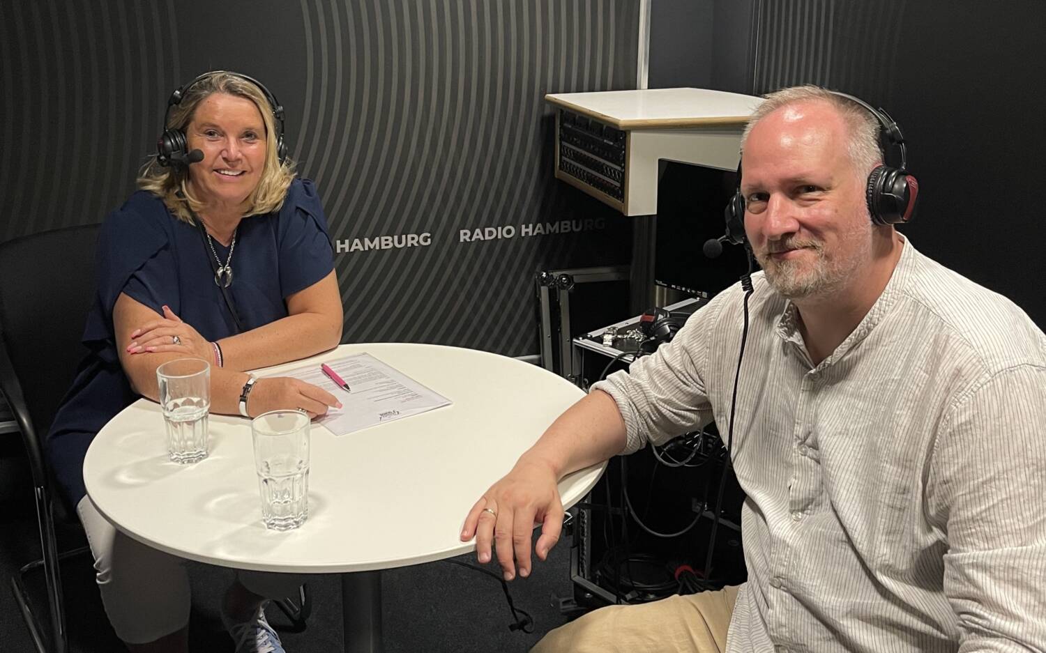 Tanya Kumst und Ivan Pagel sprechen in der aktuellen Folge über den Genuss-Michel und die Frage, wie sich die Gastro gegenseitig mehr unterstützen kann / ©Genuss-Guide