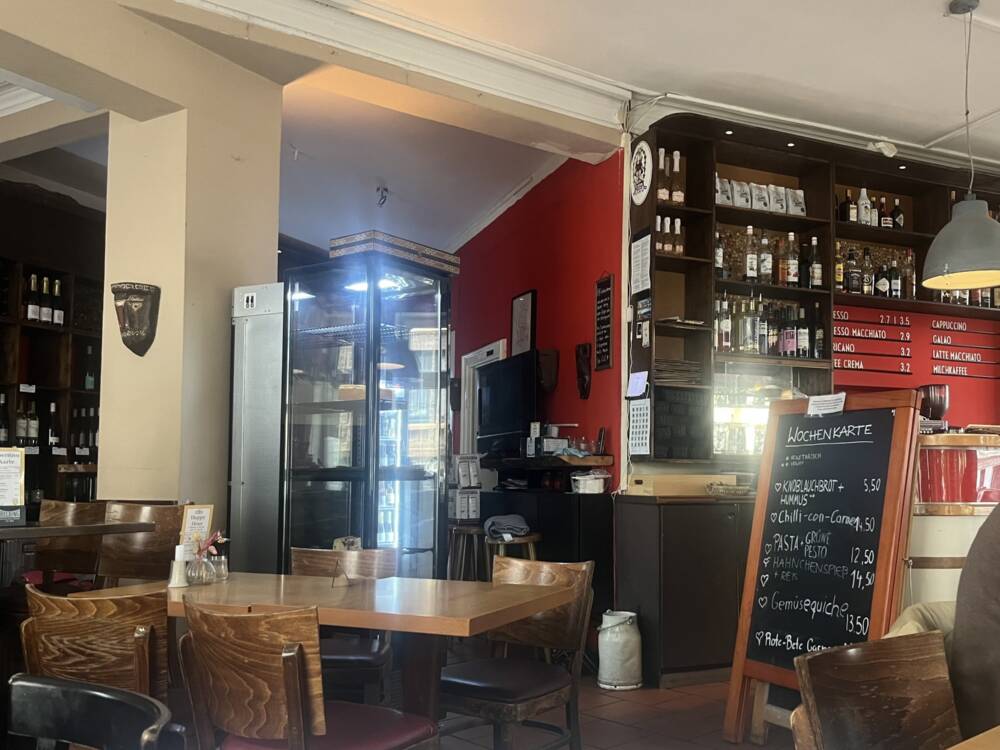 Wer noch die Gelegenheit hat, sollte sich vor der Schließung noch einen Kaffee gönnen / ©Genuss-Guide