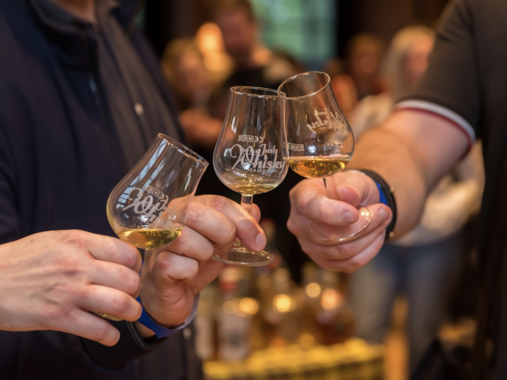 Whiskyliebhaber reisen für limitierte Abfüllungen und Raritäten zur Just Whisky Hamburg / ©Whisky Warehouse No.8/Thomas Klink