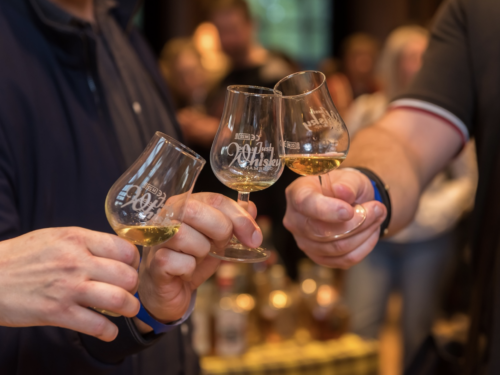 Whiskyliebhaber reisen für limitierte Abfüllungen und Raritäten zur Just Whisky Hamburg / ©Whisky Warehouse No.8/Thomas Klink