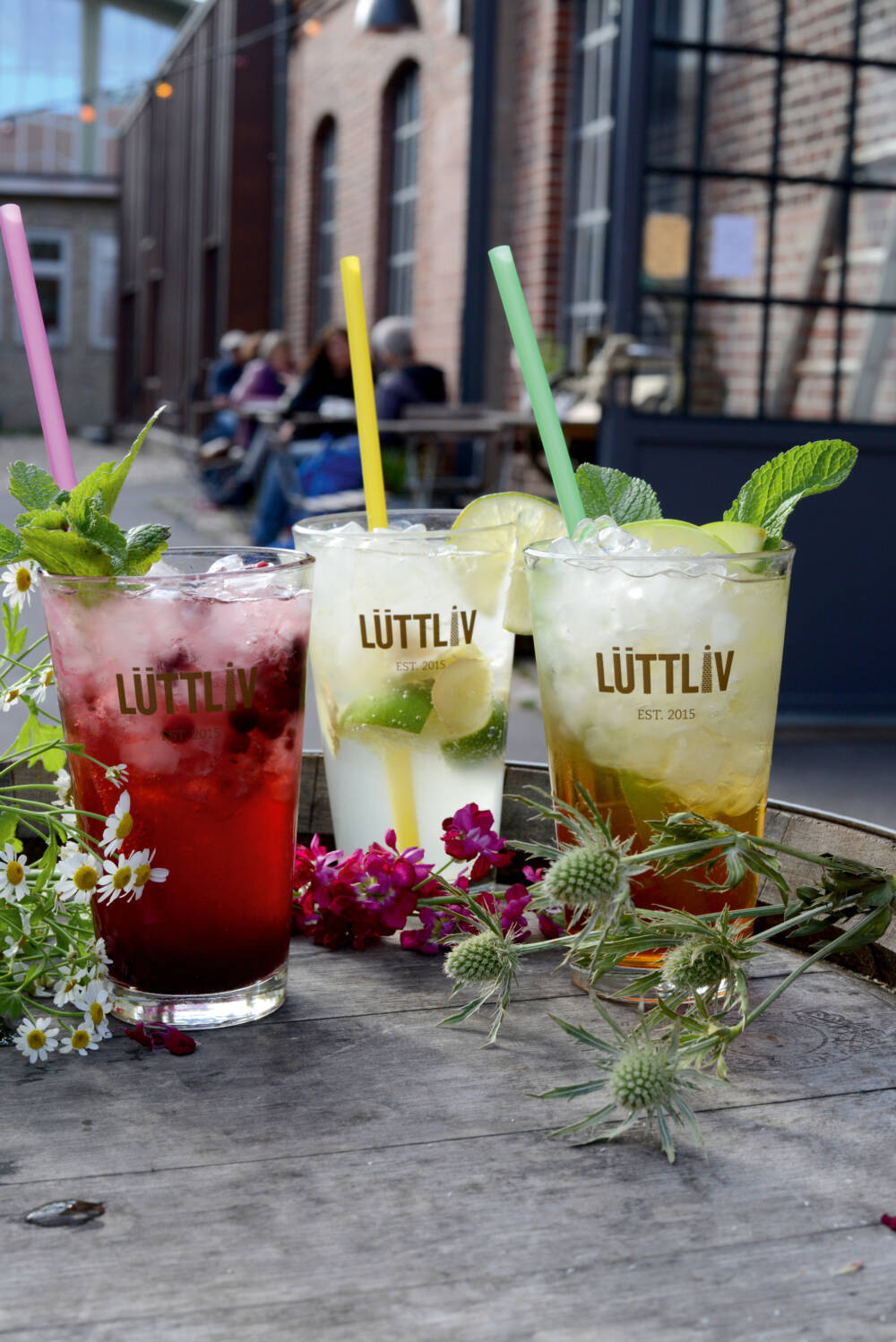 Zu trinken gibt es neben Kaffee-Klassikern auch hausgemachte Limos /©LüttLiv