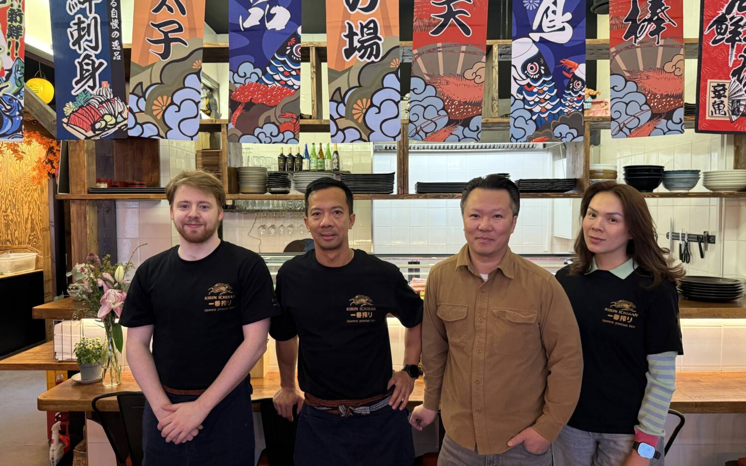 Das Team des neuen Omoide Hamburg: Koch Elliott, die Gründer Tam und Tri Nguyen sowie Restaurantmanagerin Bianca / ©Carlotta Maas