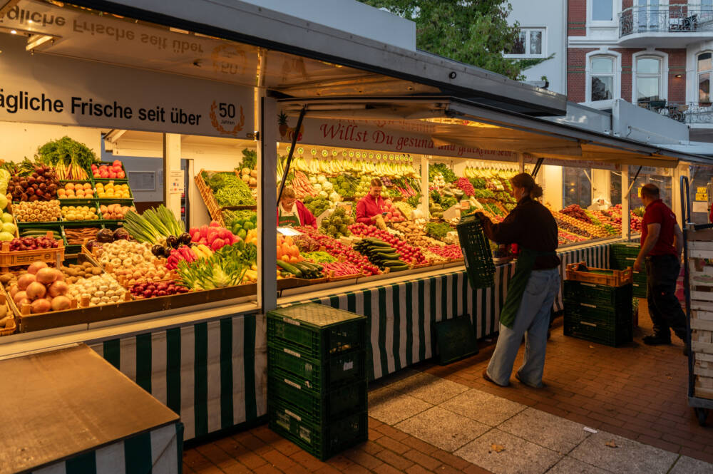 Der Obstkorb Hamburg auf dem Wochenmarkt in Ottensen / ©Jens Schierenbeck
